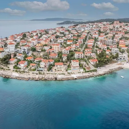 Апартаменты Charming With Private Garden And Terrace Трогир