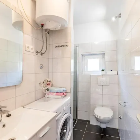 Апартаменты Charming With Private Garden And Terrace Трогир