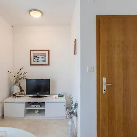 Charming With Private Garden And Terrace Апартаменты Трогир