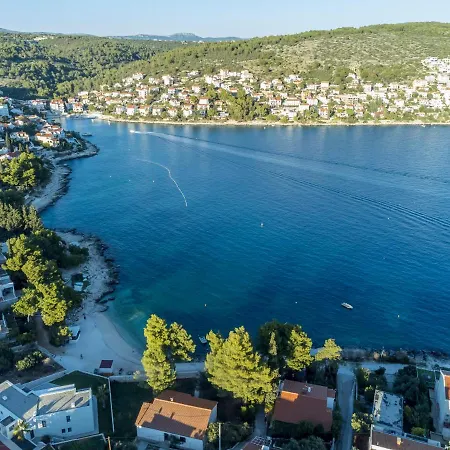 Apartament Charming With Private Garden And Terrace Trogir