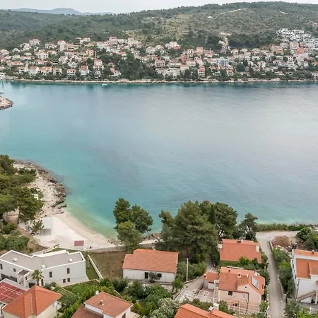 Charming With Private Garden And Terrace * Τρογκίρ