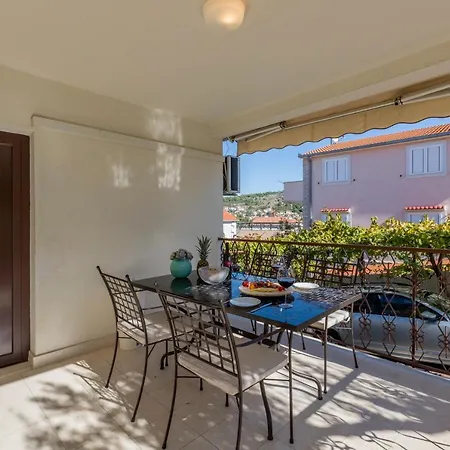 Διαμέρισμα Charming With Private Garden And Terrace *