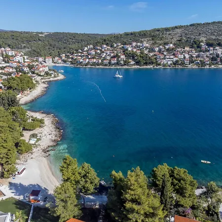 Charming With Private Garden And Terrace Τρογκίρ