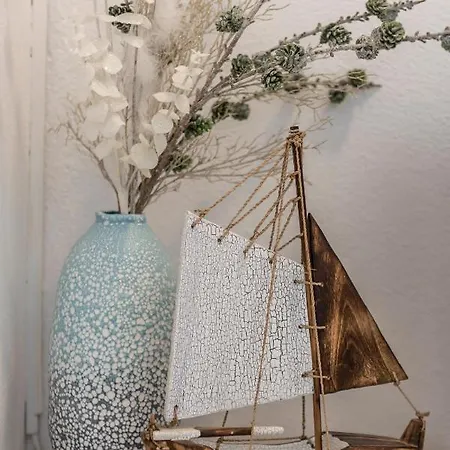 Charming With Private Garden And Terrace Τρογκίρ