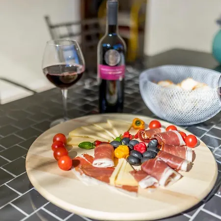 Charming With Private Garden And Terrace * Τρογκίρ