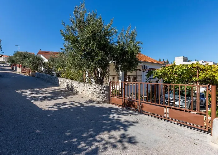 Charming With Private Garden And Terrace Lägenhet *