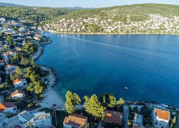 Lägenhet Charming With Private Garden And Terrace Trogir