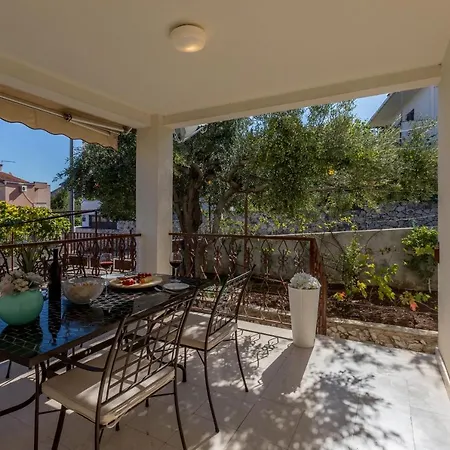 Charming With Private Garden And Terrace