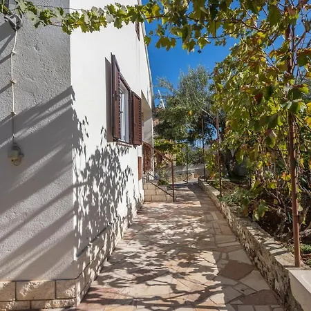 Lägenhet Charming With Private Garden And Terrace Trogir