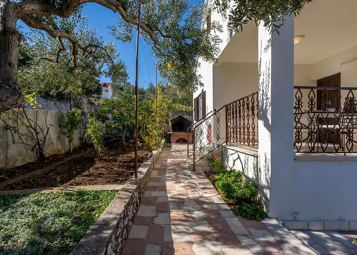 Charming With Private Garden And Terrace * Trogir