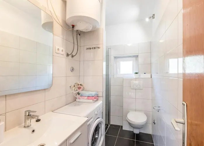 Apartment Charming With Private Garden And Terrace Trogir