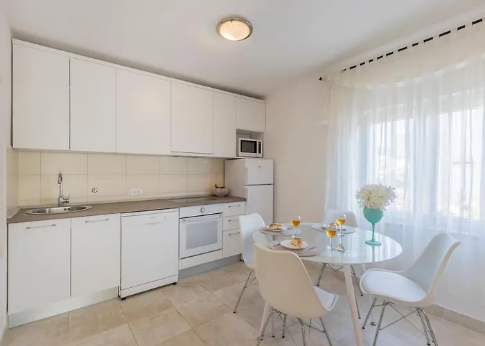 Charming With Private Garden And Terrace Apartment