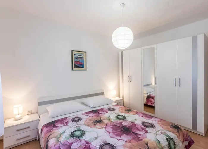 Apartment Charming With Private Garden And Terrace *