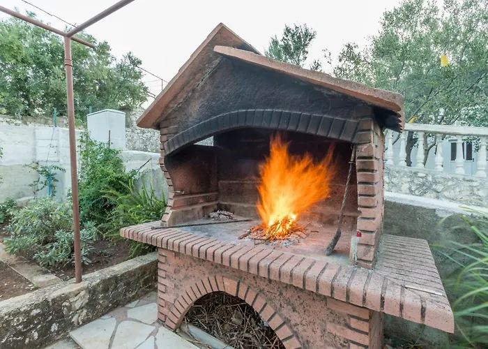 Charming With Private Garden And Terrace Apartment